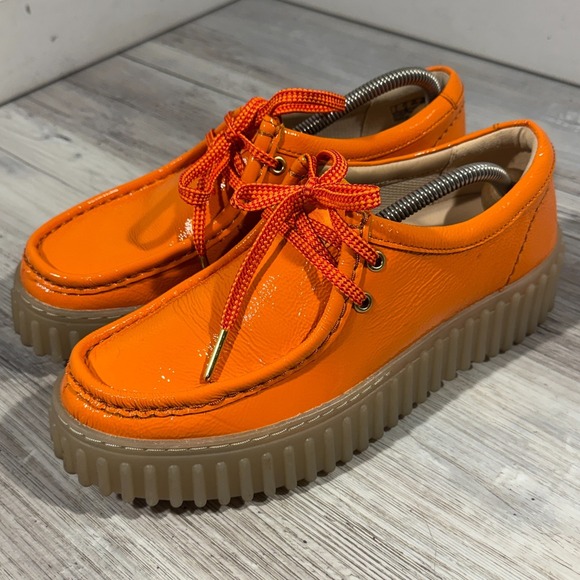 Clarks Torhill Bee Chukka Shoes Women's Sz 8.5 Orange Leather EUC - Picture 2 of 10